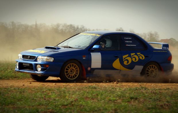 Rallye fahren (Subaru Impreza STI - 5 Rdn) in der Nähe von Sopron