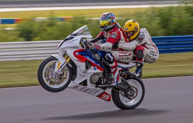 Motorrad Renntaxi Driving Center Groß Dölln (BMW S1000 RR - 2 Rdn) in Templin Motorrad Renntaxi Driving Center Groß Dölln (BMW S1000 RR - 2 Rdn) in Templin
