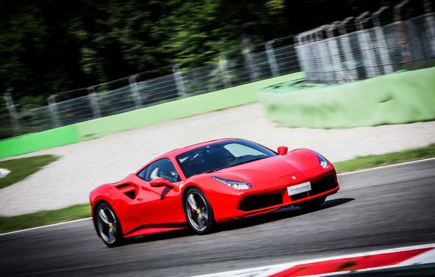 Ferrari 488 GTB fahren Red Bull Ring (1 Rd.) Ferrari 488 GTB fahren Red Bull Ring (1 Rd.)
