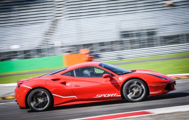 Ferrari 488 GTB fahren Red Bull Ring (1 Rd.) Ferrari 488 GTB fahren Red Bull Ring (1 Rd.)