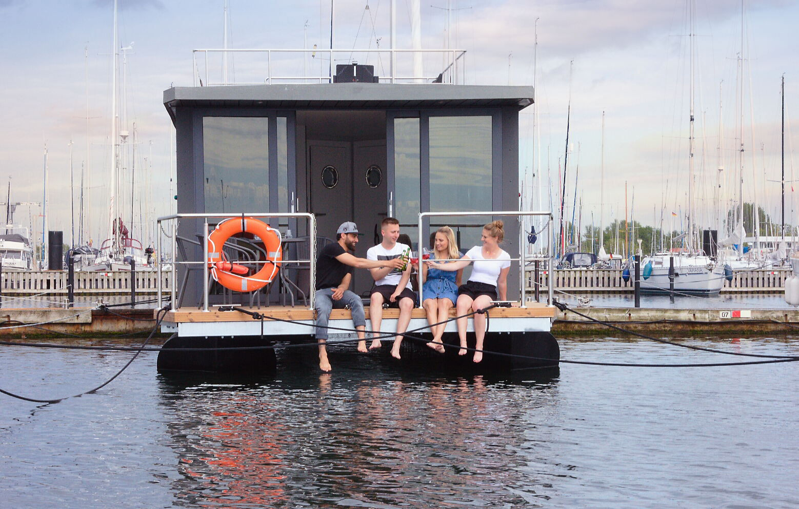 3 Tage (2 Übernachtungen) 3 Hausboot Übernachtung Schleswig für 4 (2 Nächte)