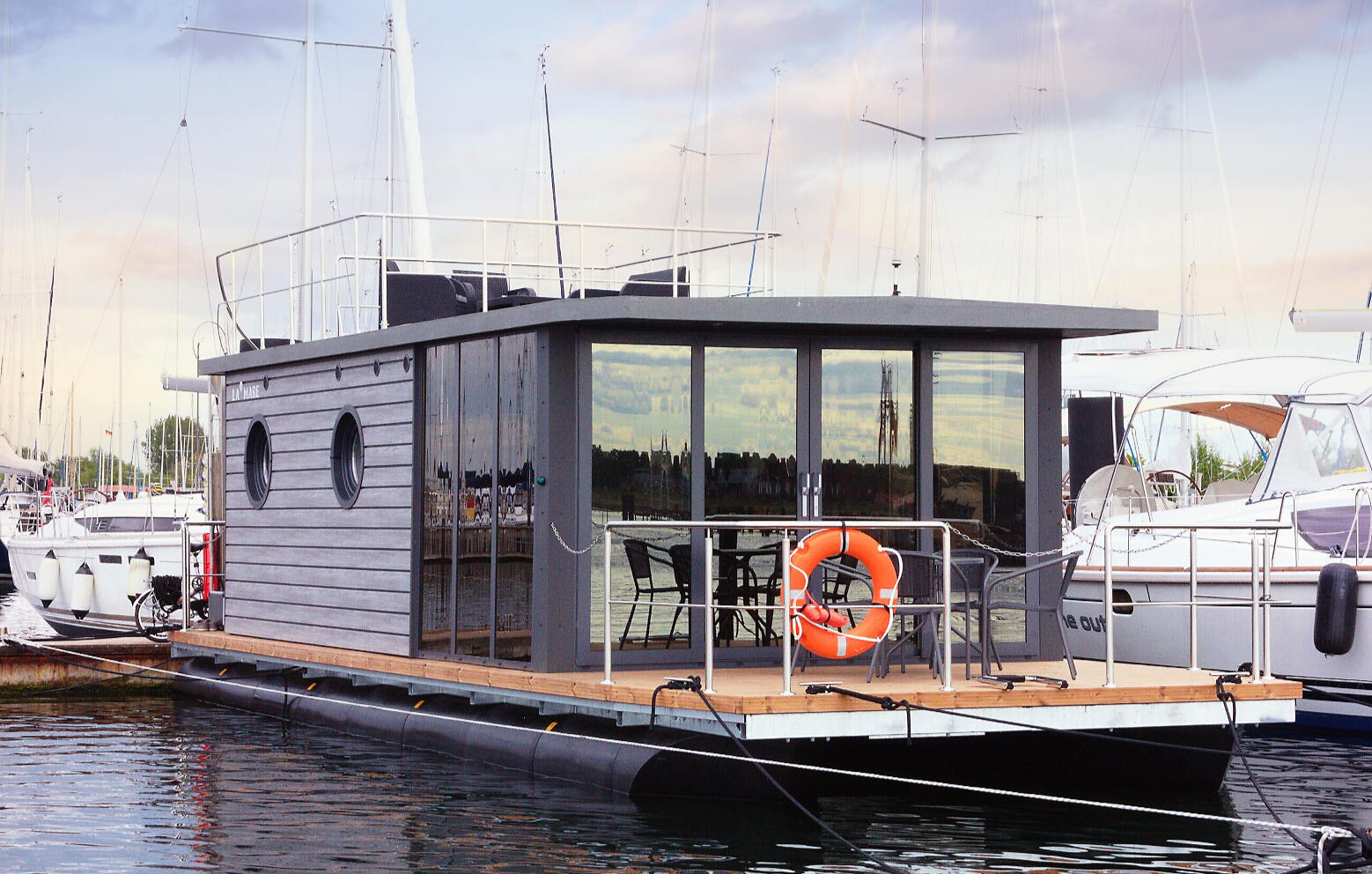 5 Tage (4 Übernachtungen) 5 Hausboot Übernachtung Schleswig für 4 (4 Nächte) in Mitzubringen: Bettwäsche und Handtücher