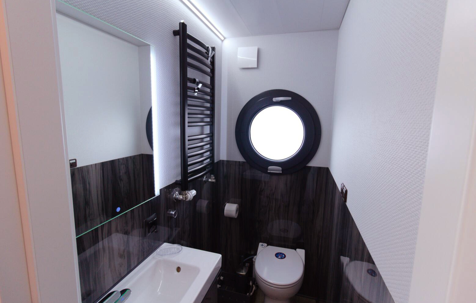 3 Tage (2 Übernachtungen) 3 Hausboot Übernachtung mit Sauna Schleswig für 4 (2 Nächte) in Wird gestellt: Bettwäsche und Handtücher