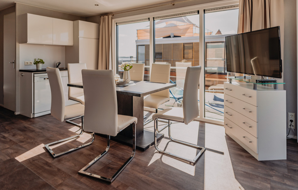 3 Tage (2 Übernachtungen) 3 Kurzurlaub Floatinghouse Ribnitz- Damgarten für 4 (2 Nächte)