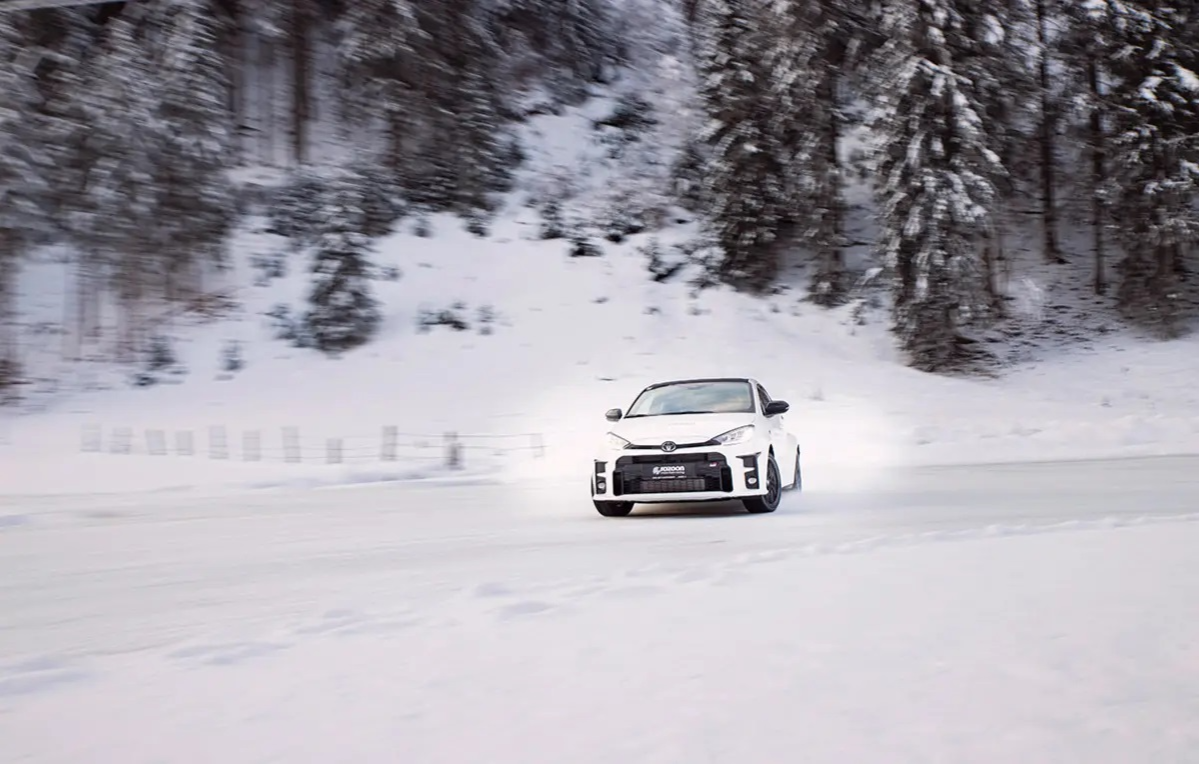 Winter Drift Training im Toyota GR Yaris Goldeck - Adrenalinrausch auf Eis in Thomatal Winter Drift Training im Toyota GR Yaris Goldeck - Adrenalinrausch auf Eis in Thomatal