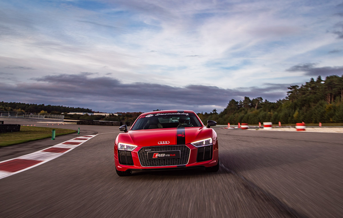 Renntaxi Audi R8 (3 Rdn.) Bad Driburg Renntaxi Audi R8 (3 Rdn.) Bad Driburg