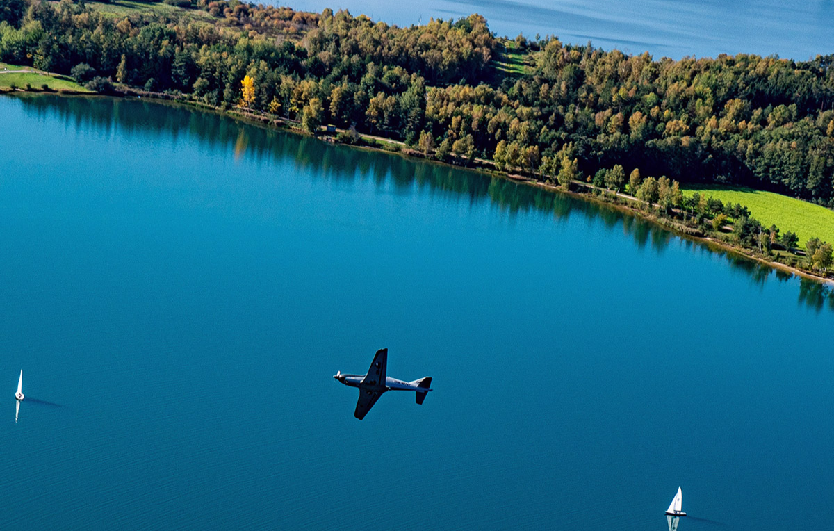 Kampfflugzeug selber fliegen Bruck i.d. OPf. (60 Min.) - Hochleistungspower über Bruck erleben in Bruck i.d.OPf. Kampfflugzeug selber fliegen Bruck i.d. OPf. (60 Min.) - Hochleistungspower über Bruck erleben in Bruck i.d.OPf.