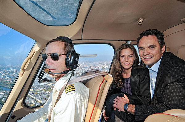 Exklusiver Helikopter-Rundflug & Candle-Light-Dinner Berlin für 2