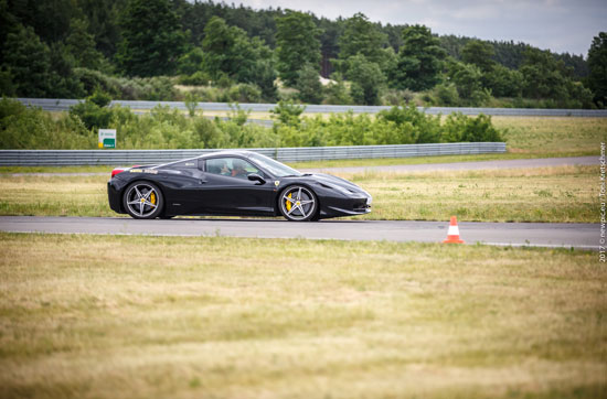 Ferrari 458 selber fahren (10 Runden) - PS-Taumel auf der Rennstrecke! in Schönwald,Schipkau Klettwitz,Oschersleben (Bode),Templin,Bad Driburg Ferrari 458 selber fahren (10 Runden) - PS-Taumel auf der Rennstrecke! in Schönwald,Schipkau Klettwitz,Oschersleben (Bode),Templin,Bad Driburg