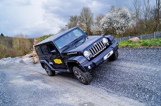Geländewagen offroad fahren in...