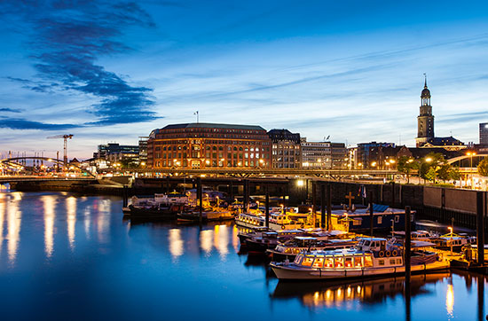 Candle Light Dinner & Hafenlichterfahrt Hamburg für 2