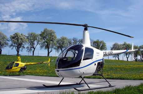Hubschrauber selber fliegen in Österreich (30 Min.) – Lernen Sie die Wolken mal persönlich kennen! in Hörsching,Kilb,Graz