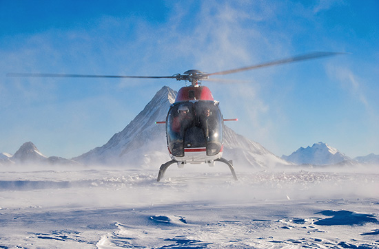 Helikopterflug mit Gletscherfrühstück in den Schweizer Alpen für 2 - Die exklusivste Art, die Champagnerkorken fliegen zu lassen! in Balzers