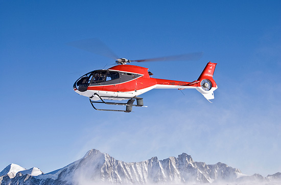 Helikopterflug mit Gletscherfrühstück in den Schweizer Alpen für 2 - Die exklusivste Art, die Champagnerkorken fliegen zu lassen! in Balzers