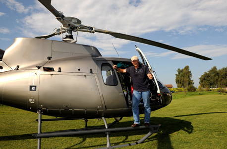Heli-Flug mit Schauspieler Michael Roll für bis zu 4 Personen - Michael Roll hat für Sie einen Logenplatz am Himmel reserviert. in Neuenstein,Obersc und weitere Orte! Heli-Flug mit Schauspieler Michael Roll für bis zu 4 Personen - Michael Roll hat für Sie einen Logenplatz am Himmel reserviert. in Neuenstein,Obersc und weitere Orte!