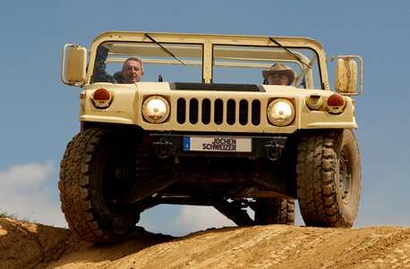 Hummer H1 im Gelände fahren (6...