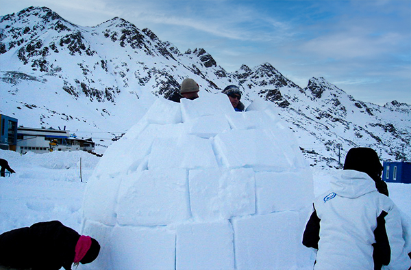 Iglu bauen mit Übernachtung im Iglu Ötz