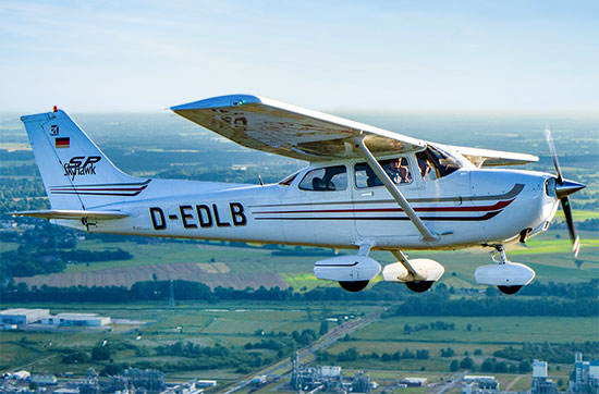 Cessna Rundflug & Candle Light Dinner Hamburg für 2