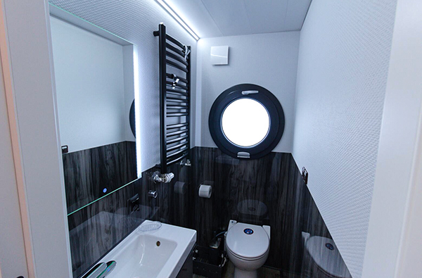 Hausboot mieten mit Sauna für 4 (5 Tage) Hausboot mieten mit Sauna für 4 (5 Tage)