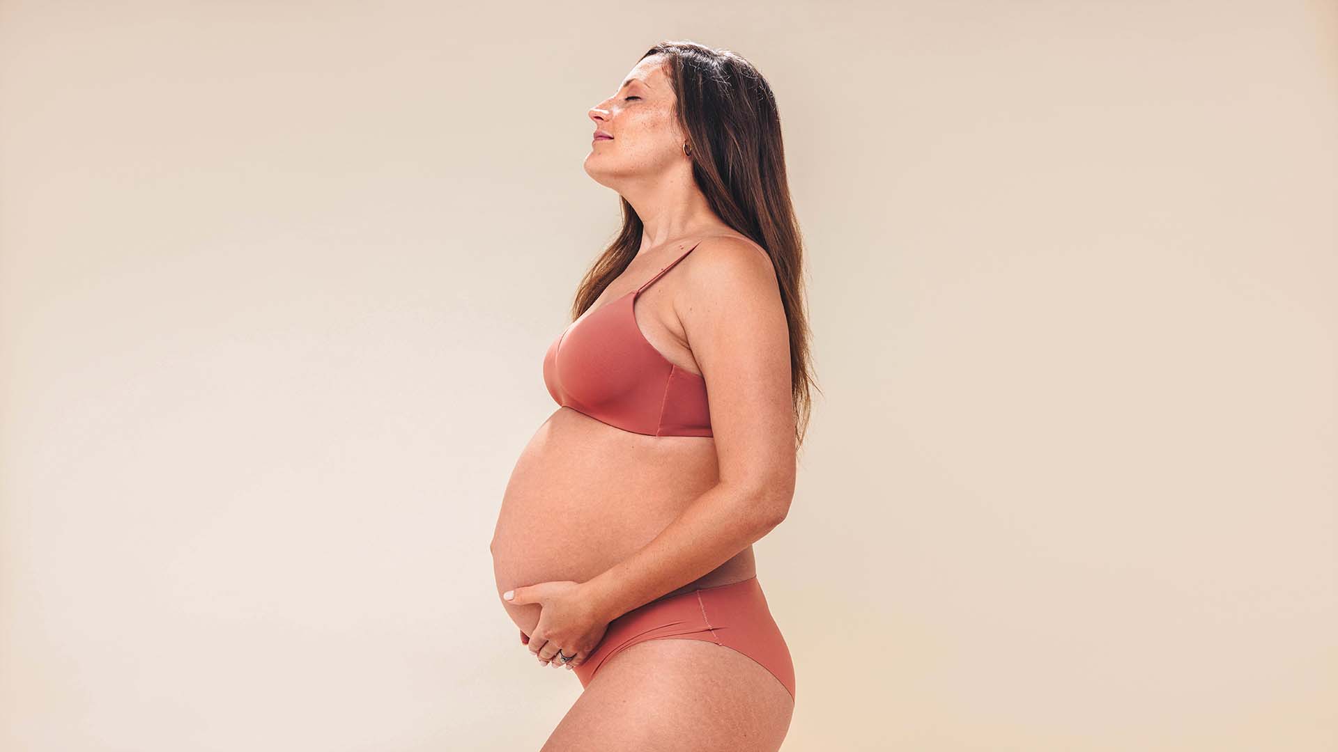 Babybauch Fotoshooting Oldenburg –  in Mitzubringen: Outfits und Accessoires, ggf. eigene Requisiten