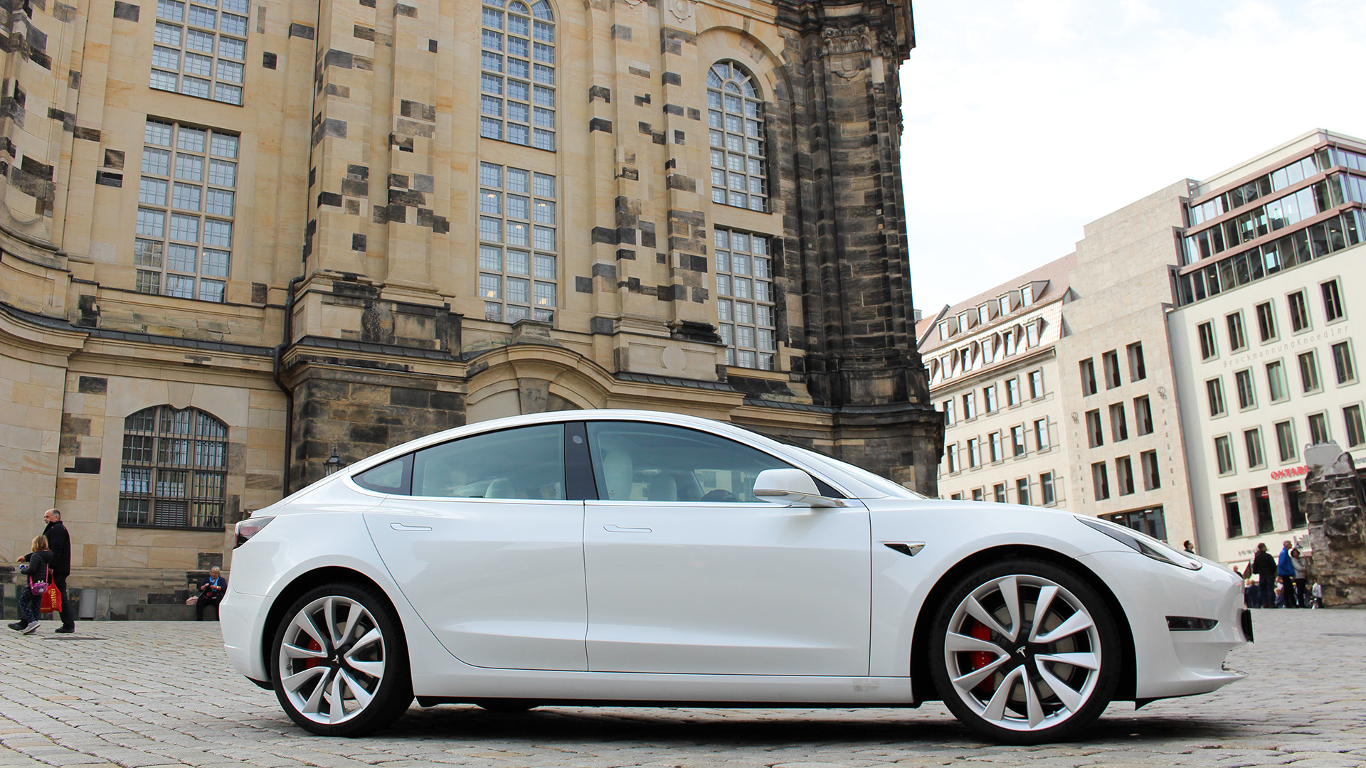 Tesla Model 3 Performance mieten Dresden (1 Tag) – Tesla Power erleben: Dresden elektrisch erobern Tesla Model 3 Performance mieten Dresden (1 Tag) – Tesla Power erleben: Dresden elektrisch erobern