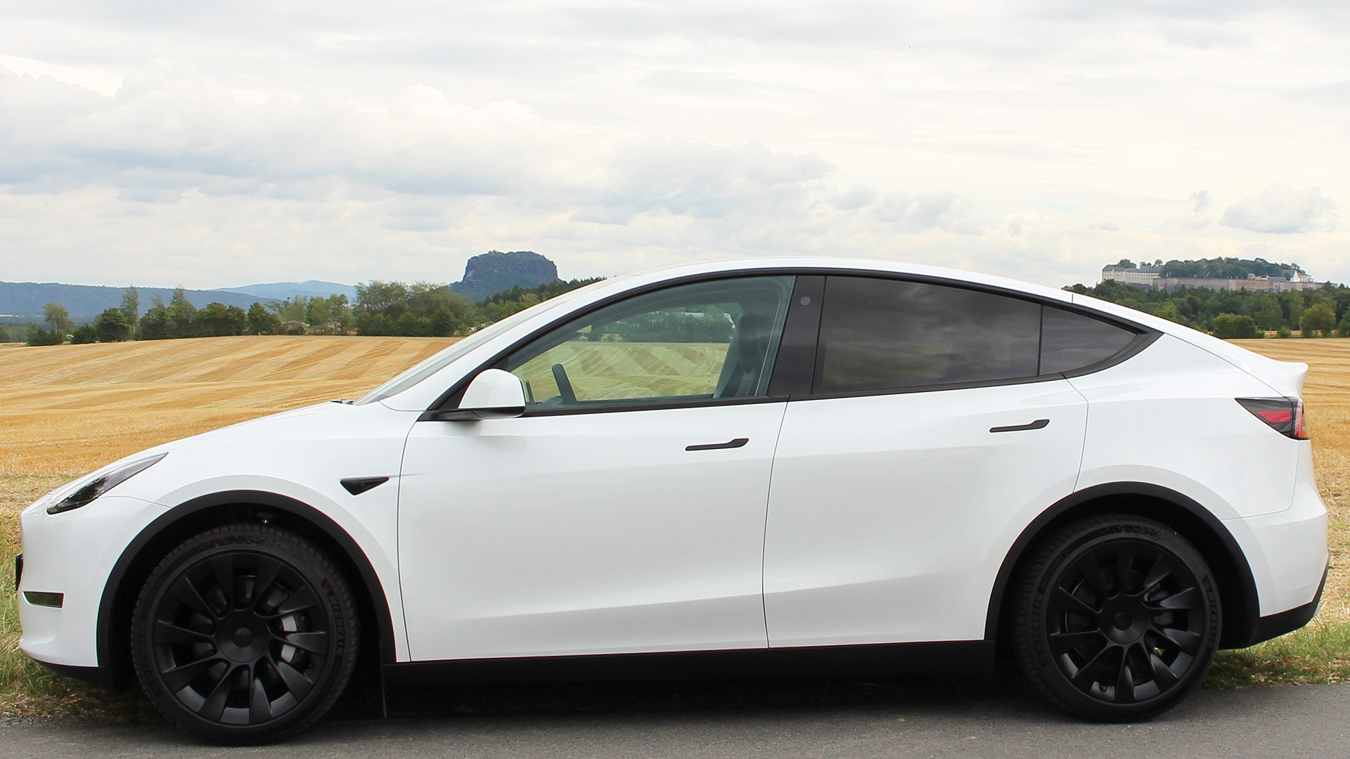Tesla Model Y mieten Dresden (1 Tag)