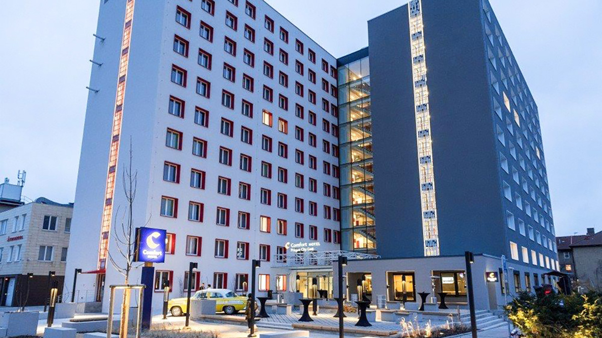Städtetrip Prag für 2 (2 Nächte) – Comfort Hotel Prague City East – Goldenes Abenteuer: Prag erleben und genießen