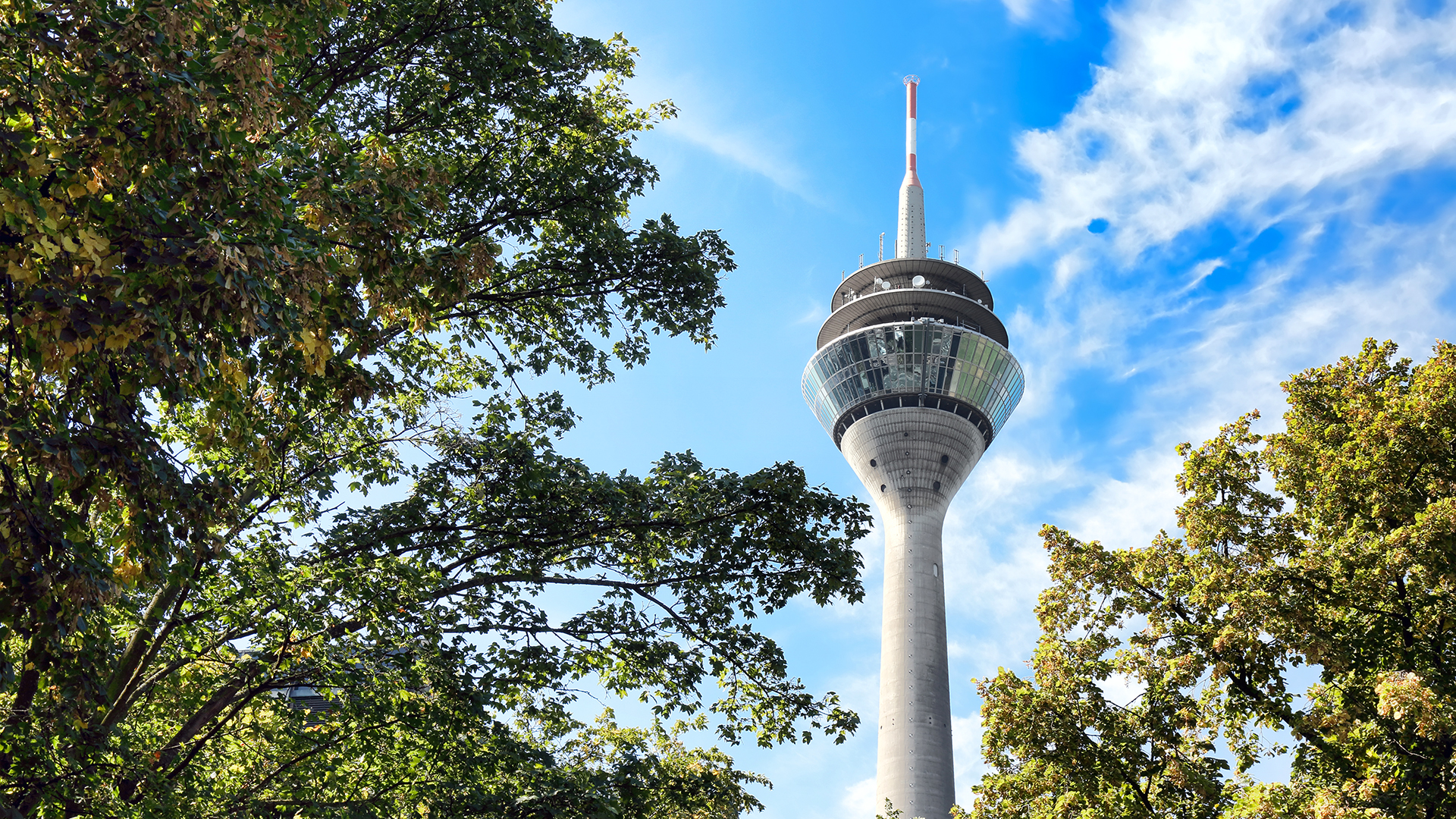 Frühstück & Rheinturm Düsseldorf für 2 – Genuss trifft Panorama: Frühstück über Düsseldorf Frühstück & Rheinturm Düsseldorf für 2 – Genuss trifft Panorama: Frühstück über Düsseldorf