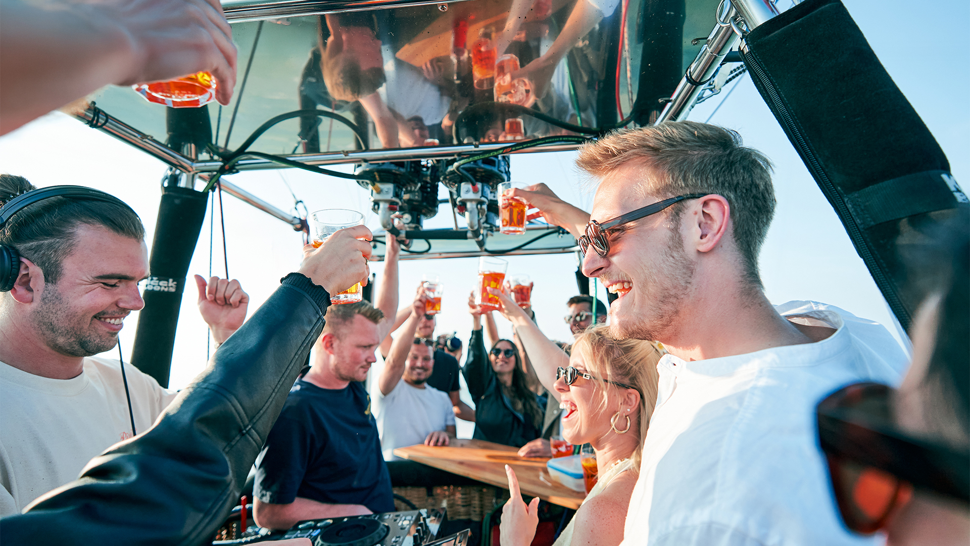 DJ im Ballon - Party auf 1000 Metern (14 Personen)