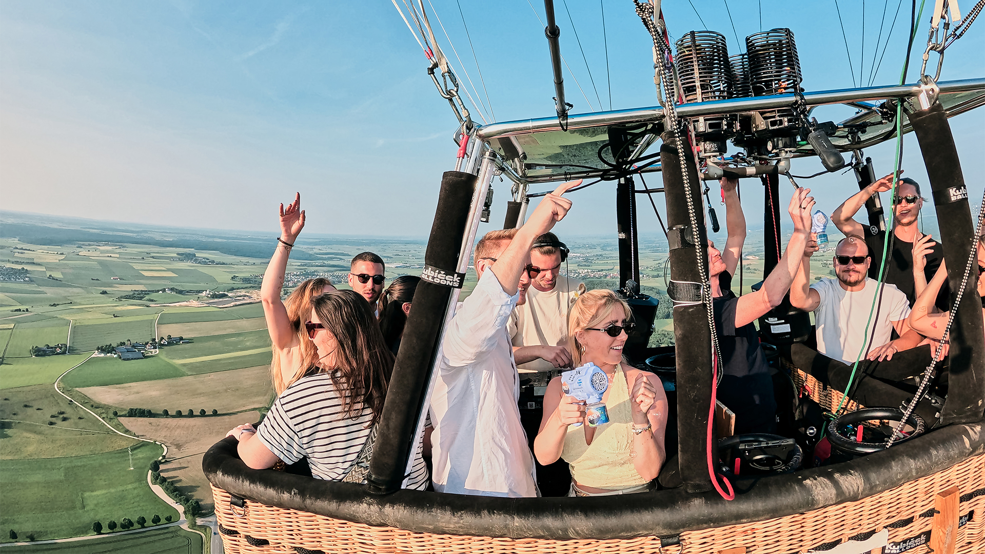 DJ im Ballon - Party auf 1000 Metern (9 Personen)