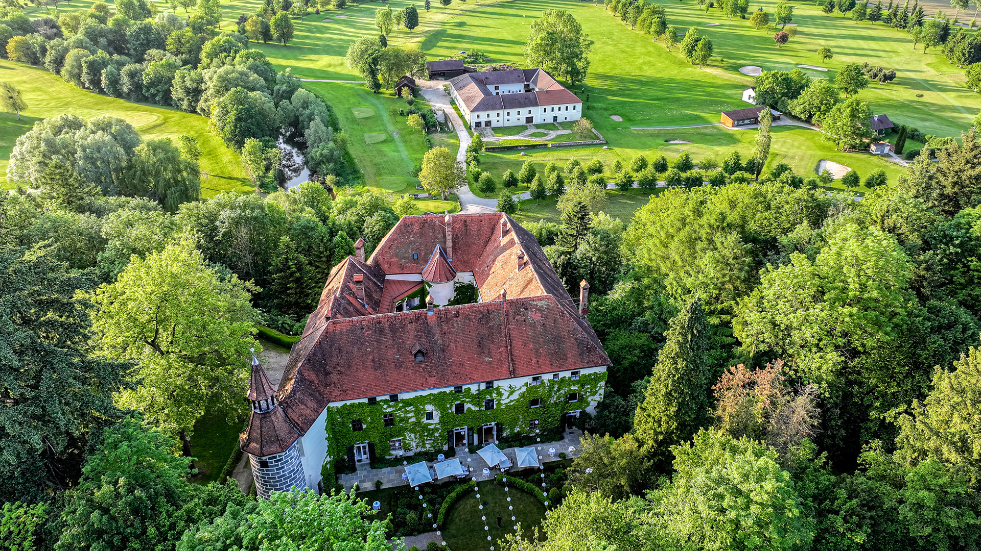 3 Tag(e) 4 Tag(e) Kurzurlaub auf dem Anwesen Schloss Ernegg für 2 (3 Nächte) inkl. Frühstück in Steinachkirchen am Forst 3 Tag(e) 4 Tag(e) Kurzurlaub auf dem Anwesen Schloss Ernegg für 2 (3 Nächte) inkl. Frühstück in Steinachkirchen am Forst