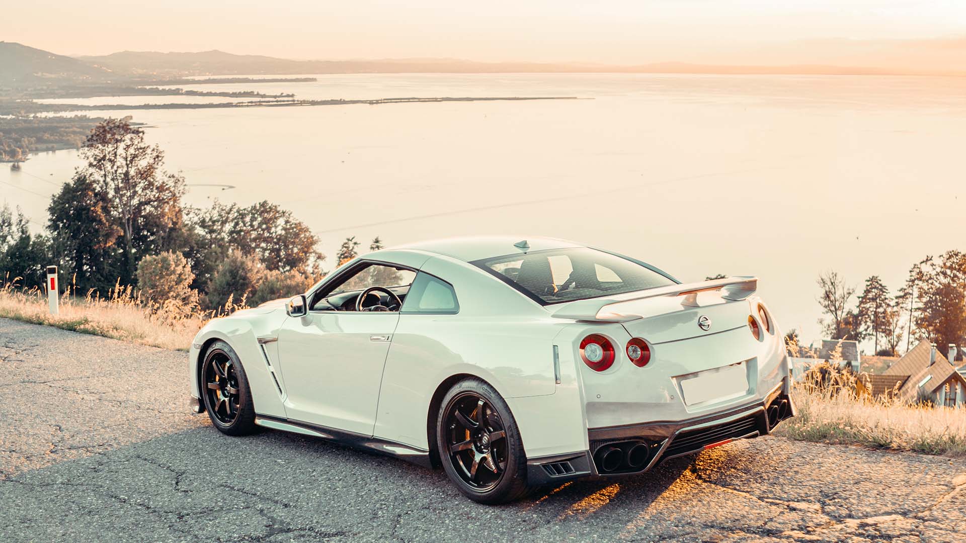 Nissan GT-R fahren (12 Std.) – Jetzt erleben! in Widnau