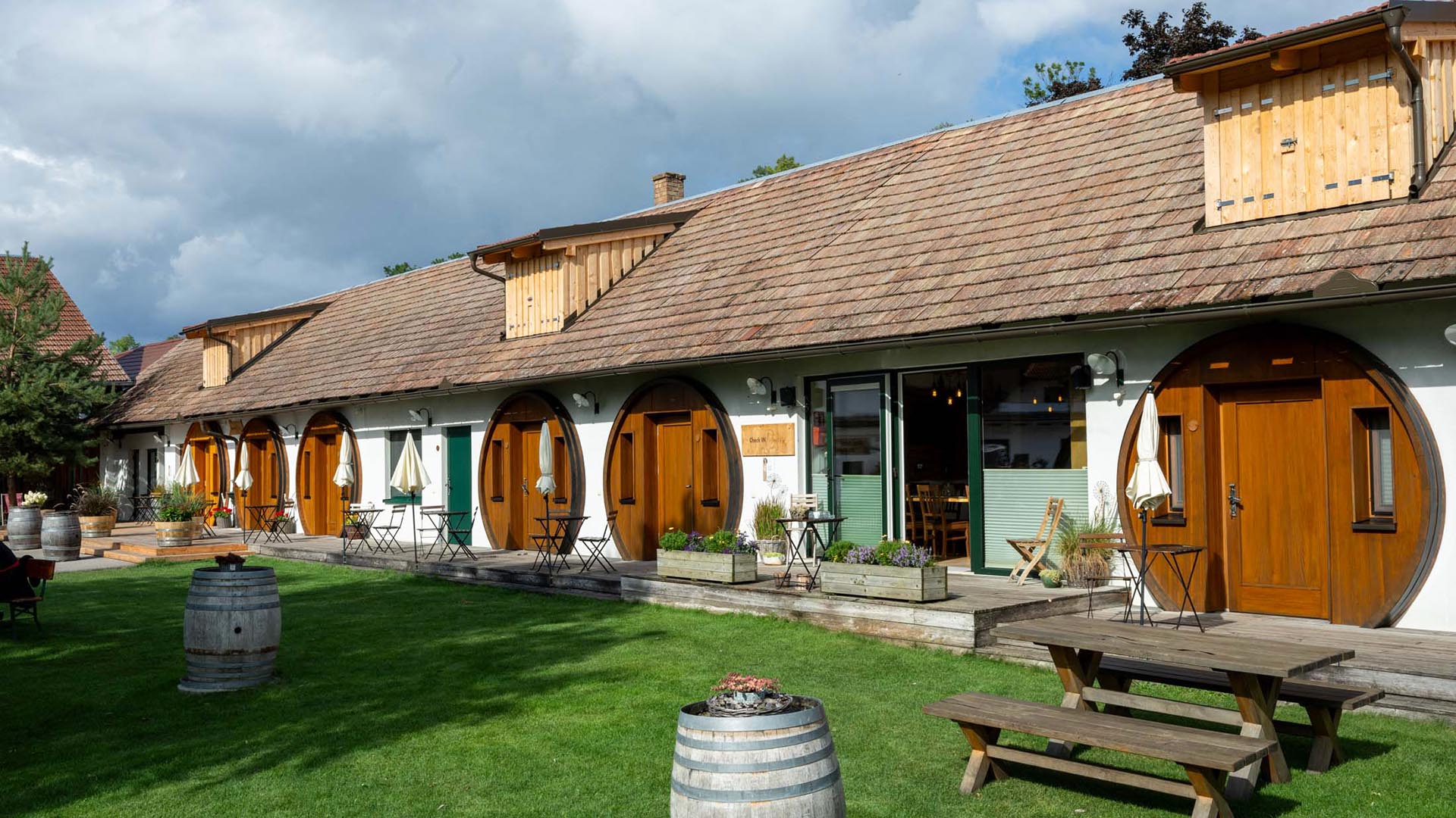 Männer Urlaub in der Weinfass Suite für 2 (1 Nacht) – Jetzt erleben! in Grub an der March Männer Urlaub in der Weinfass Suite für 2 (1 Nacht) – Jetzt erleben! in Grub an der March