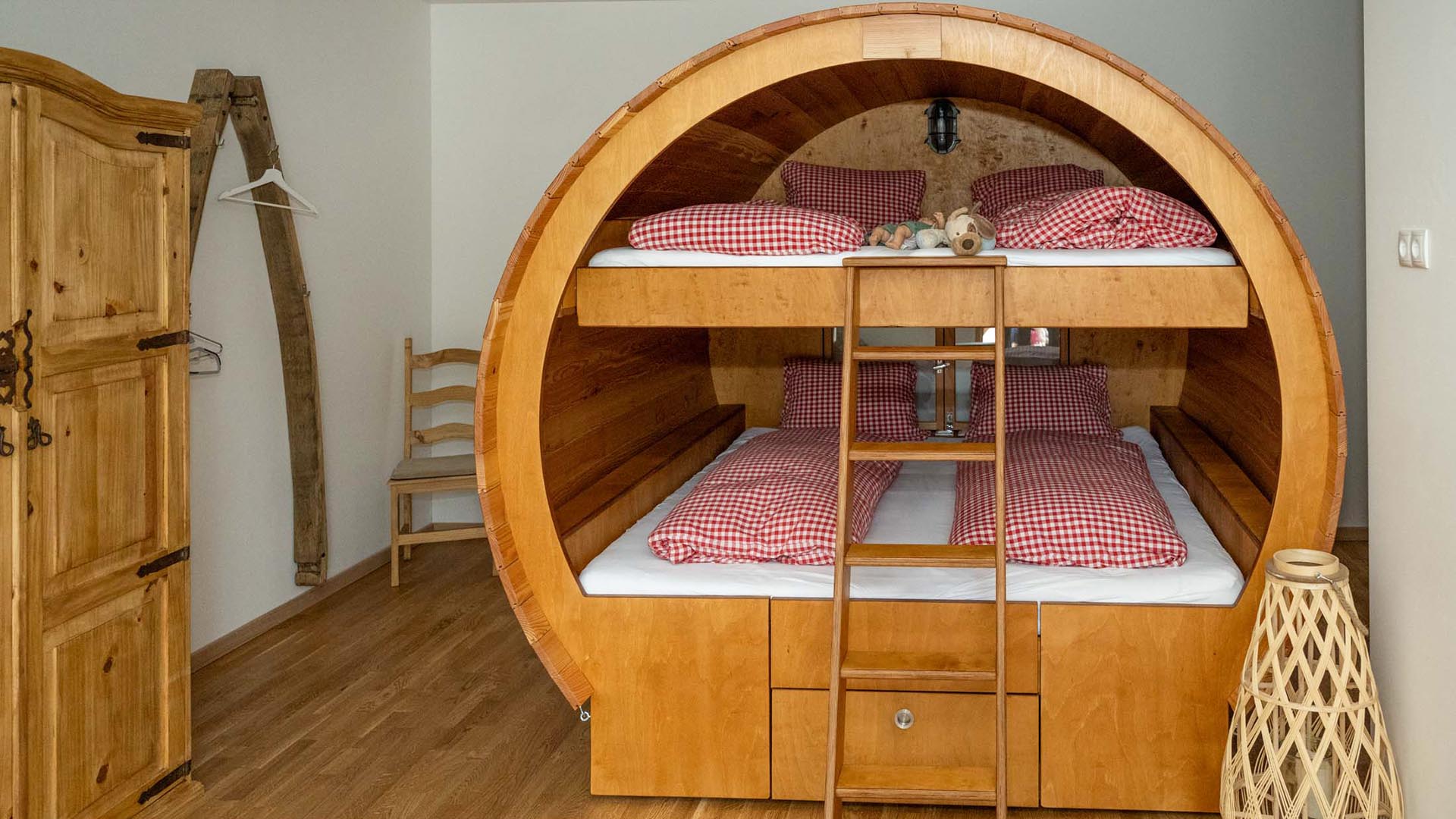 Familienurlaub im Fass fĂĽr 3 (1 Nacht) – Ab ins Familienfass: Urlaub mal anders! in Grub an der March Familienurlaub im Fass fĂĽr 3 (1 Nacht) – Ab ins Familienfass: Urlaub mal anders! in Grub an der March