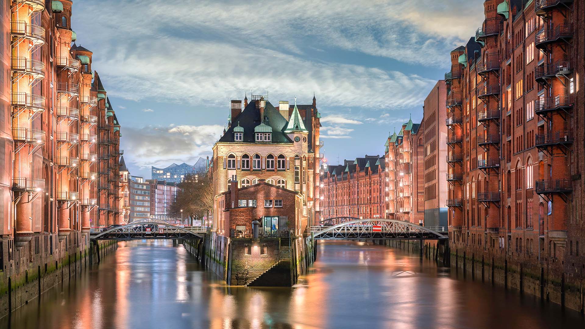 Städtetrip Hamburg mit abendlicher Hafenrundfahrt für 2