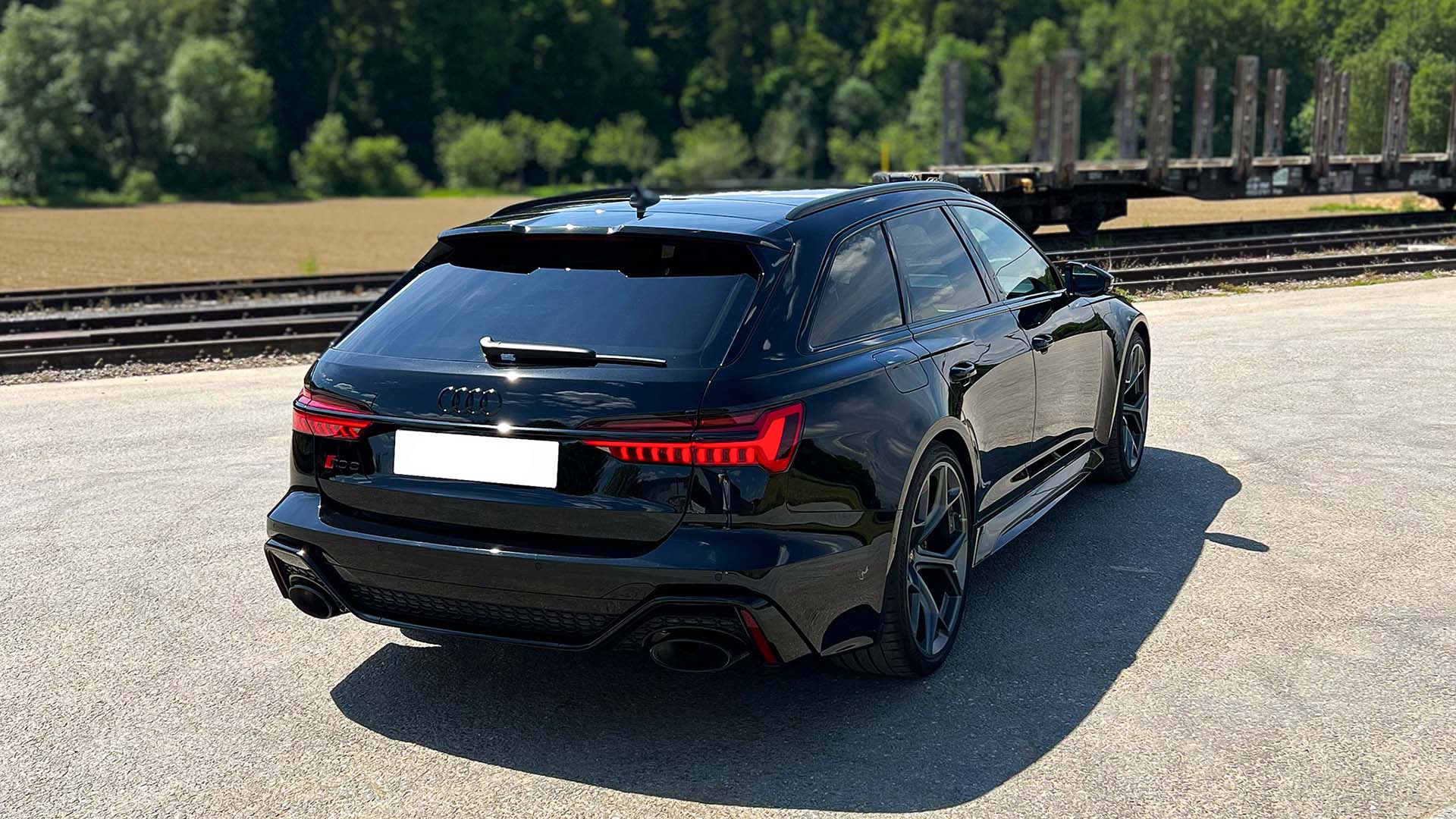 Audi RS6 fahren Gleisdorf (4 Std.) – Entfessele puren Fahrspaß im Audi RS6 in Ludersdorf