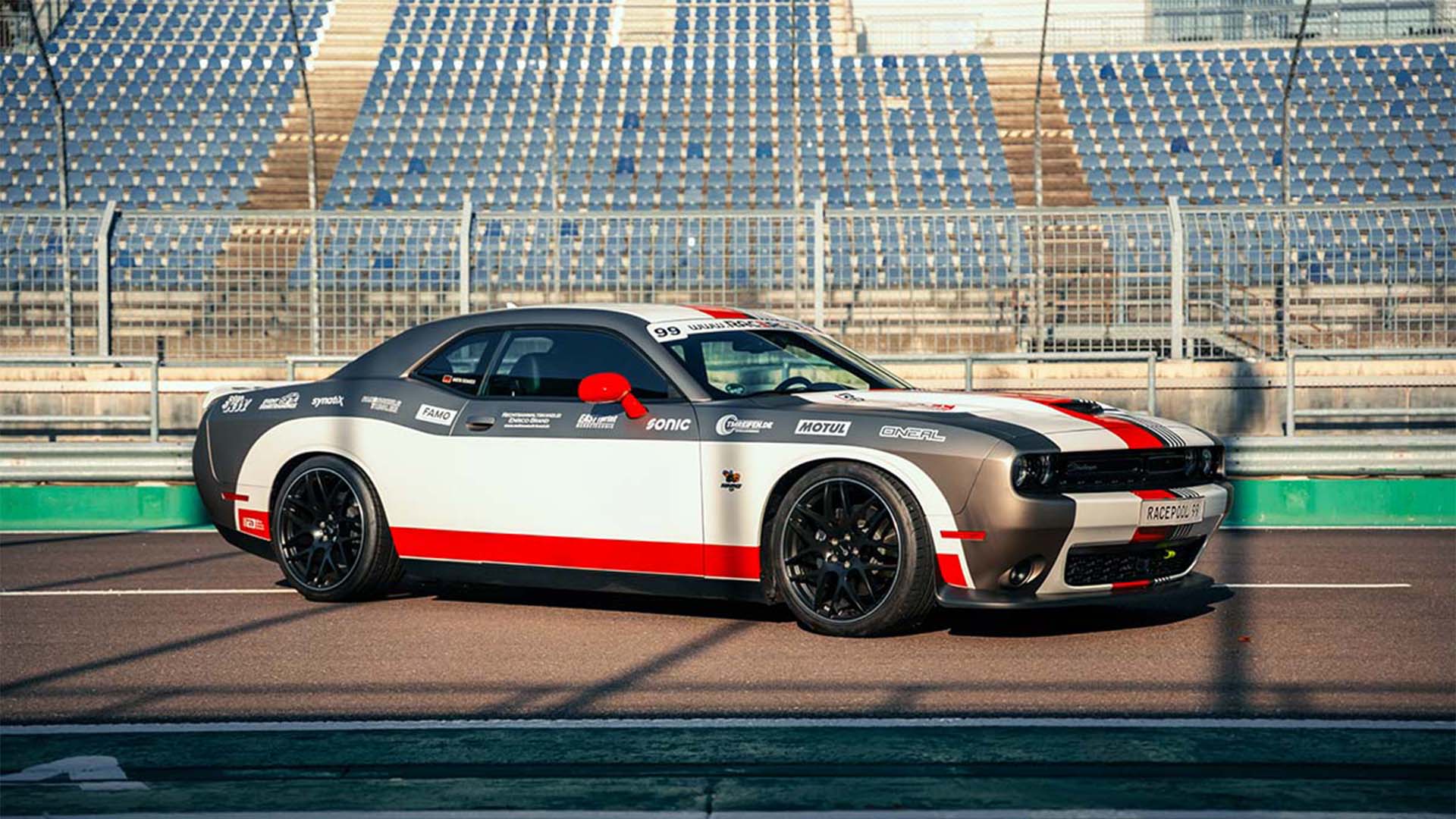 Dodge Challenger Rennstreckentraining (6 Runden)