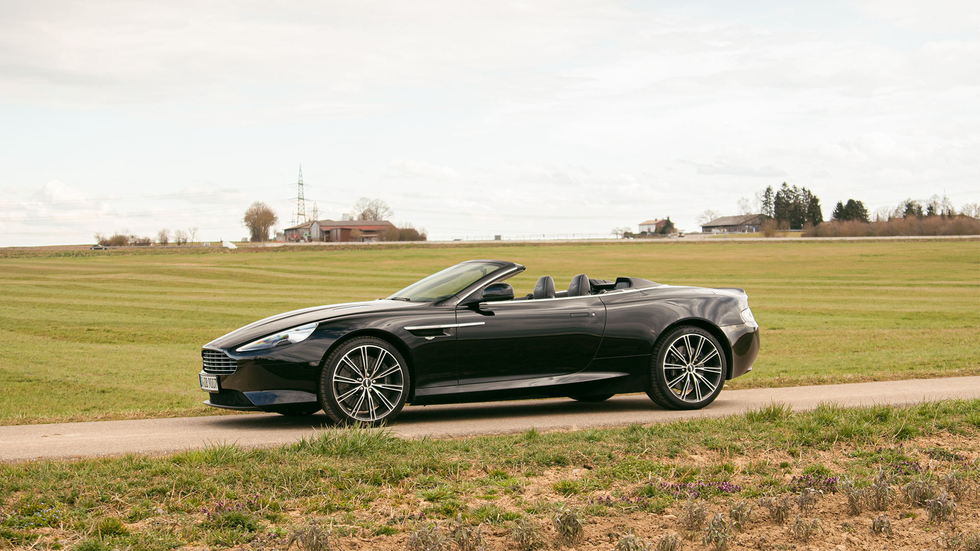 Aston Martin Volante mieten Weil der Stadt (8 Std.) Aston Martin Volante mieten Weil der Stadt (8 Std.)