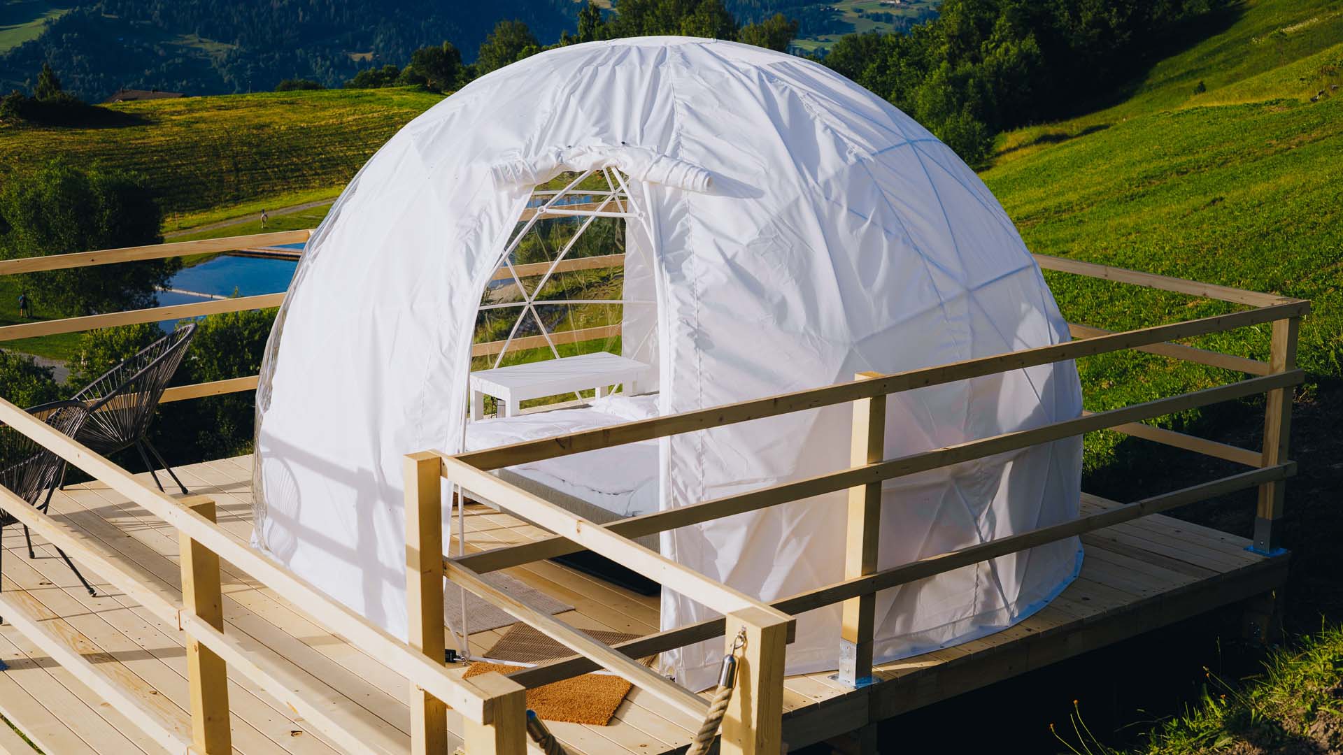 Bubble Übernachtung in der Bergfenster- Suite für 2 (1 Nacht) in Graubünden