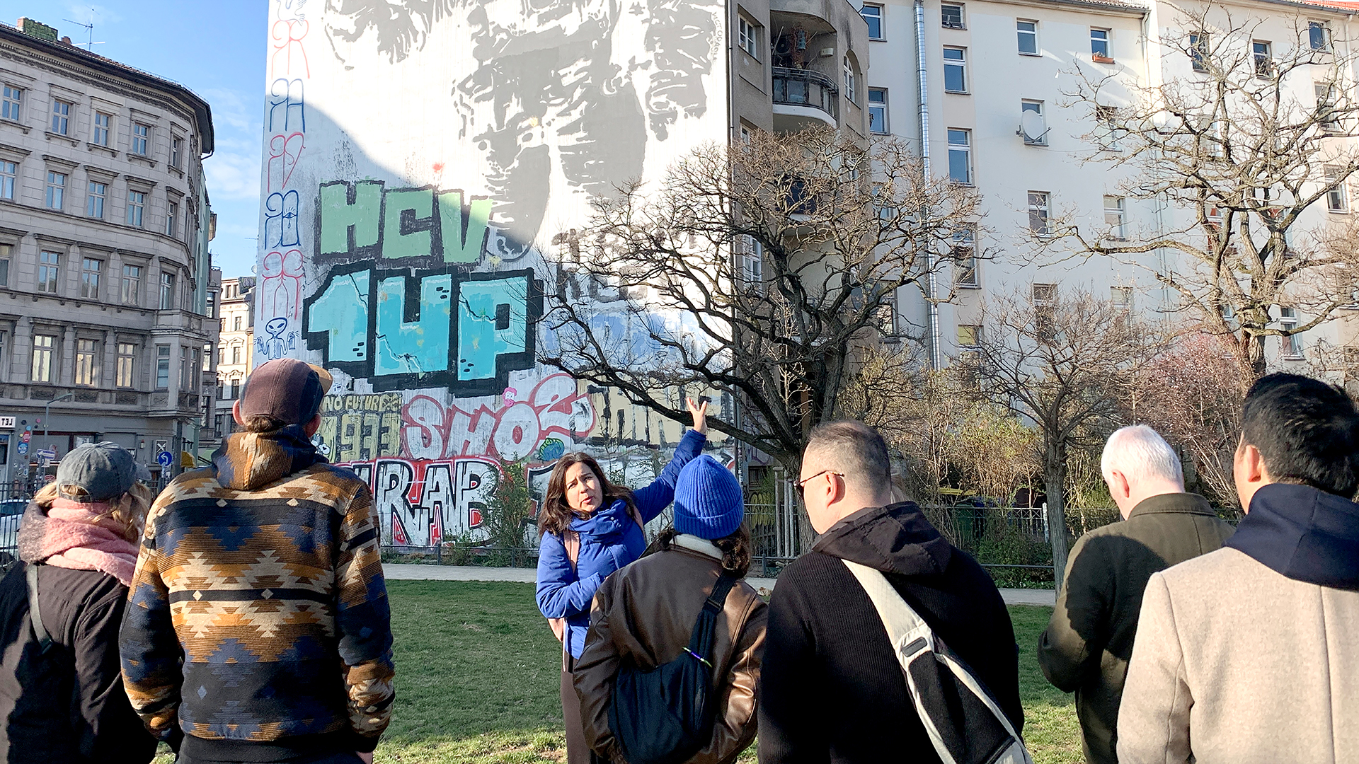 Breakfast & Real Experience City Tour Berlin