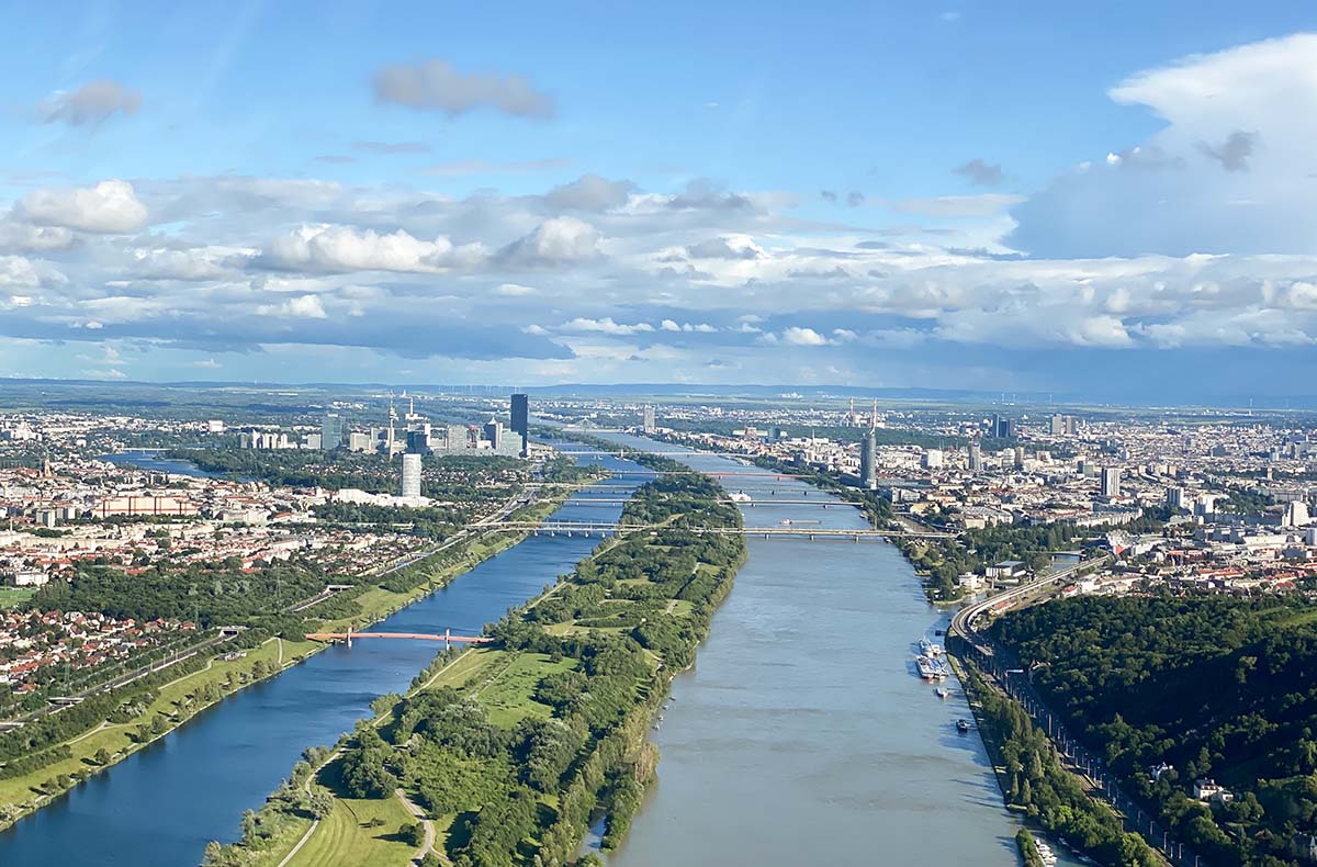 Hubschrauber Rundflug Kottingbrunn (40 M... Hubschrauber Rundflug Kottingbrunn (40 M...