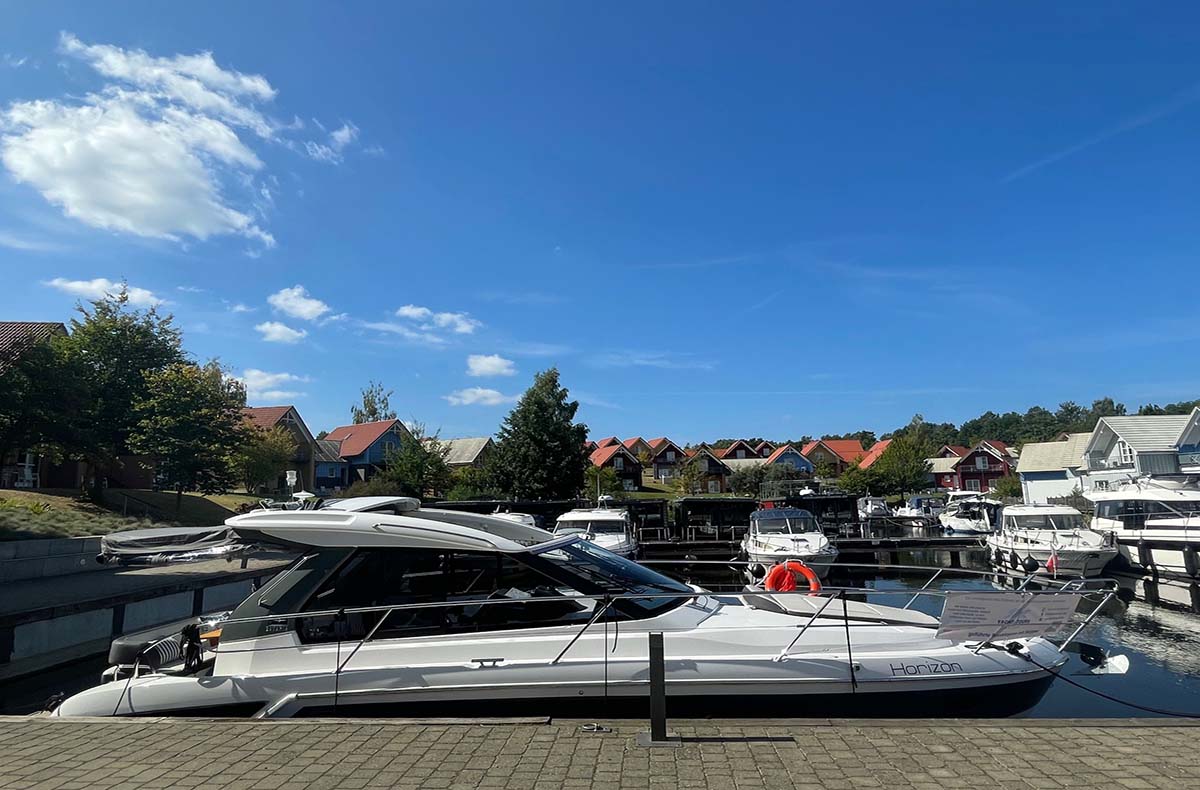 Motoryacht Waren (Day Cruise - 8 Std.) Motoryacht Waren (Day Cruise - 8 Std.)