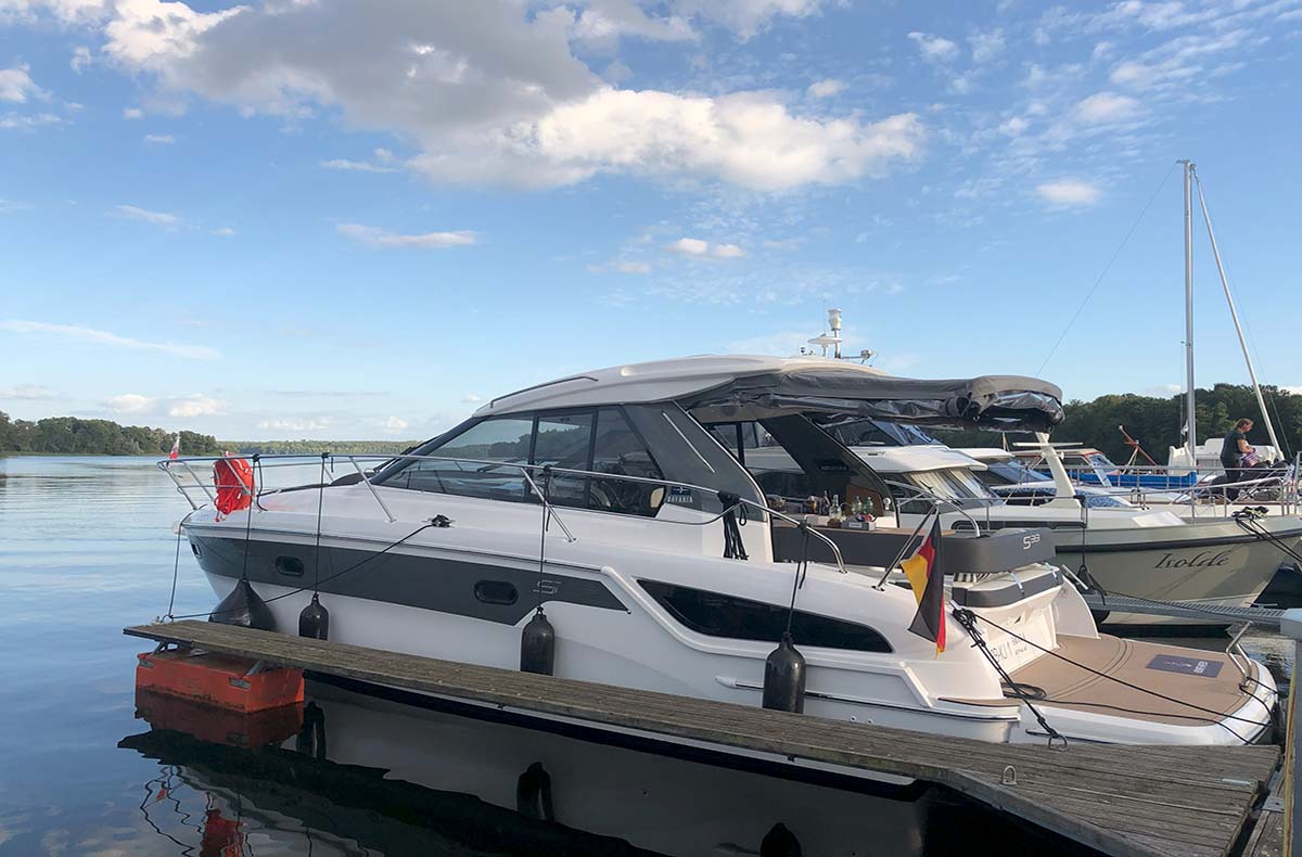 Motoryacht Waren (Family & Friends - 2 Std.)