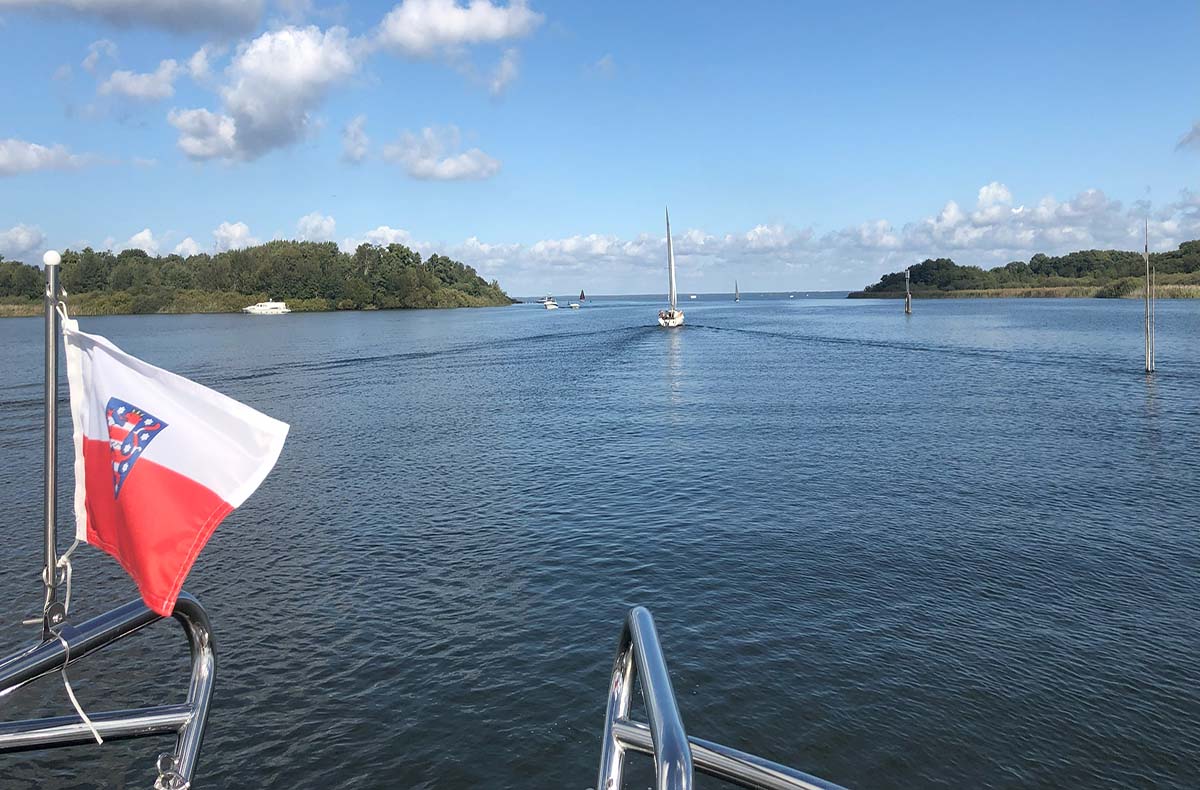 Motoryacht Waren (Family & Friends - 4 Std.) Motoryacht Waren (Family & Friends - 4 Std.)