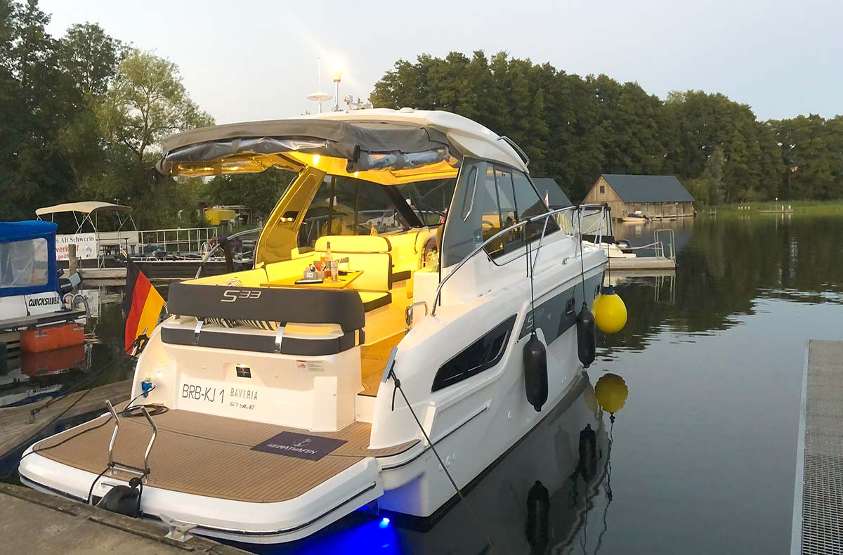 Motoryacht Waren (Fun Cruise - 4 Std.) Motoryacht Waren (Fun Cruise - 4 Std.)