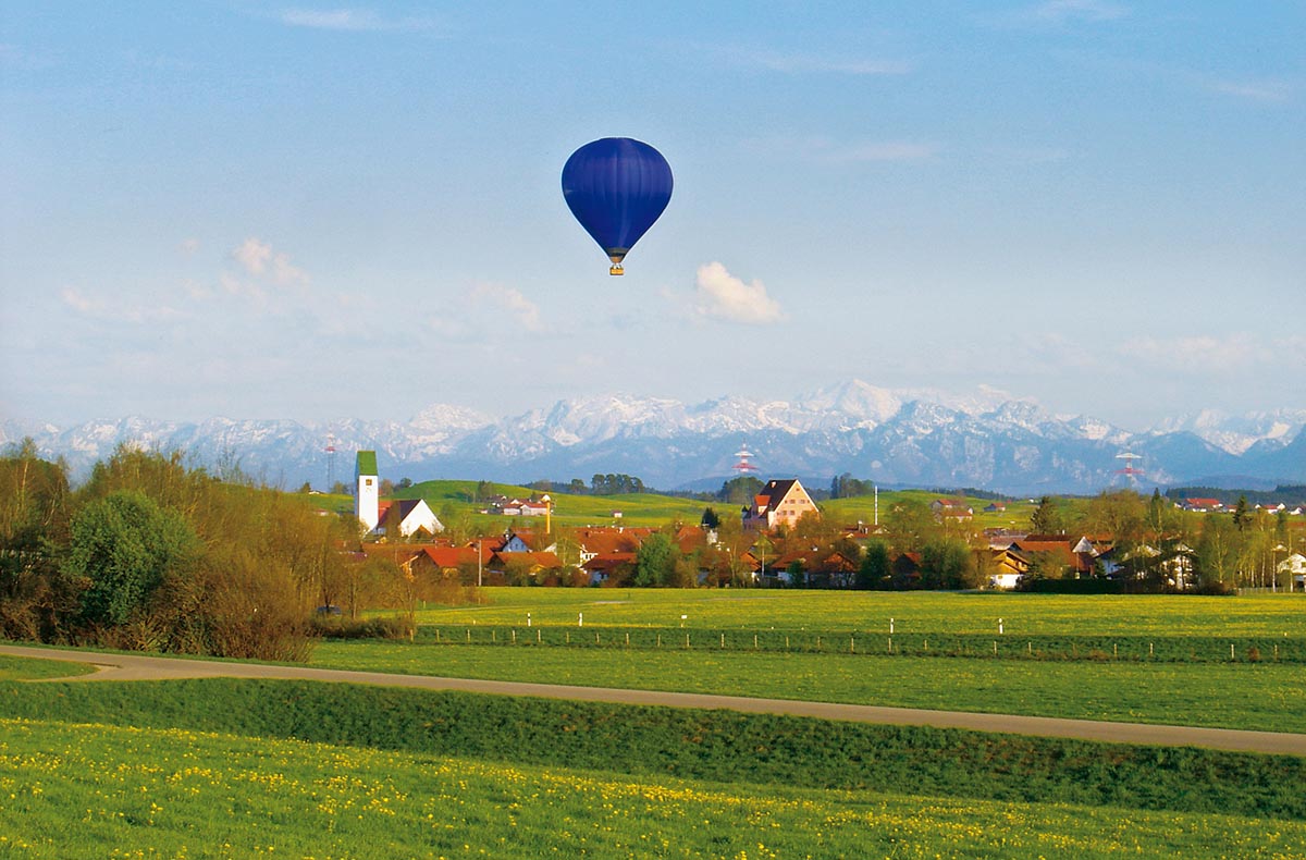 Alpenüberquerung im Heißluftballon Oy-Mittelberg
