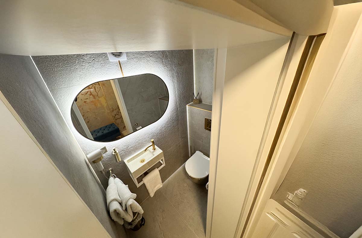 Außergewöhnlich Übernachten im Erotik-Apartment Goldene Versuchung Vlotho für 2 (1 Nacht) - Goldene Auszeit im Luxusapartment Vlotho