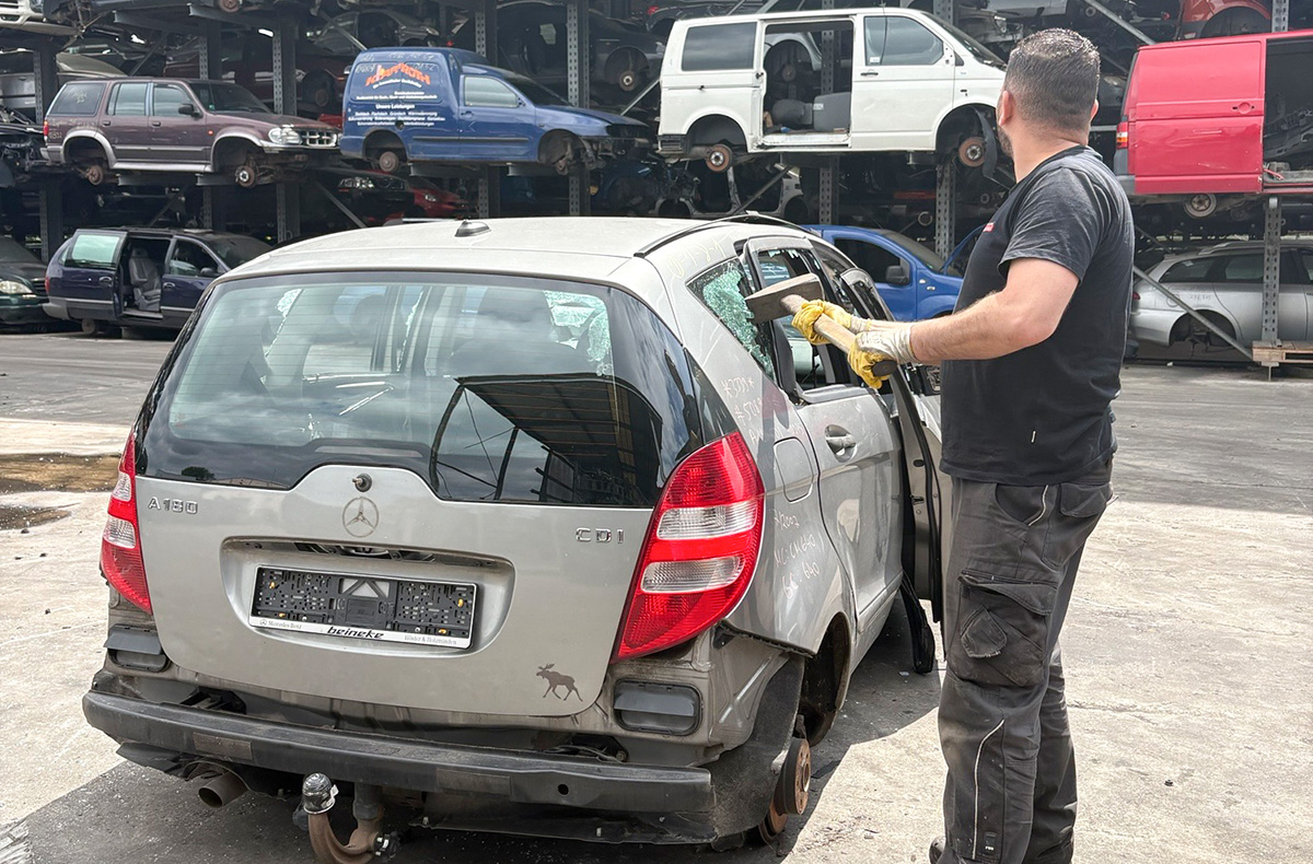 Auto zertrümmern Schloß Holte-Stukenbrock 