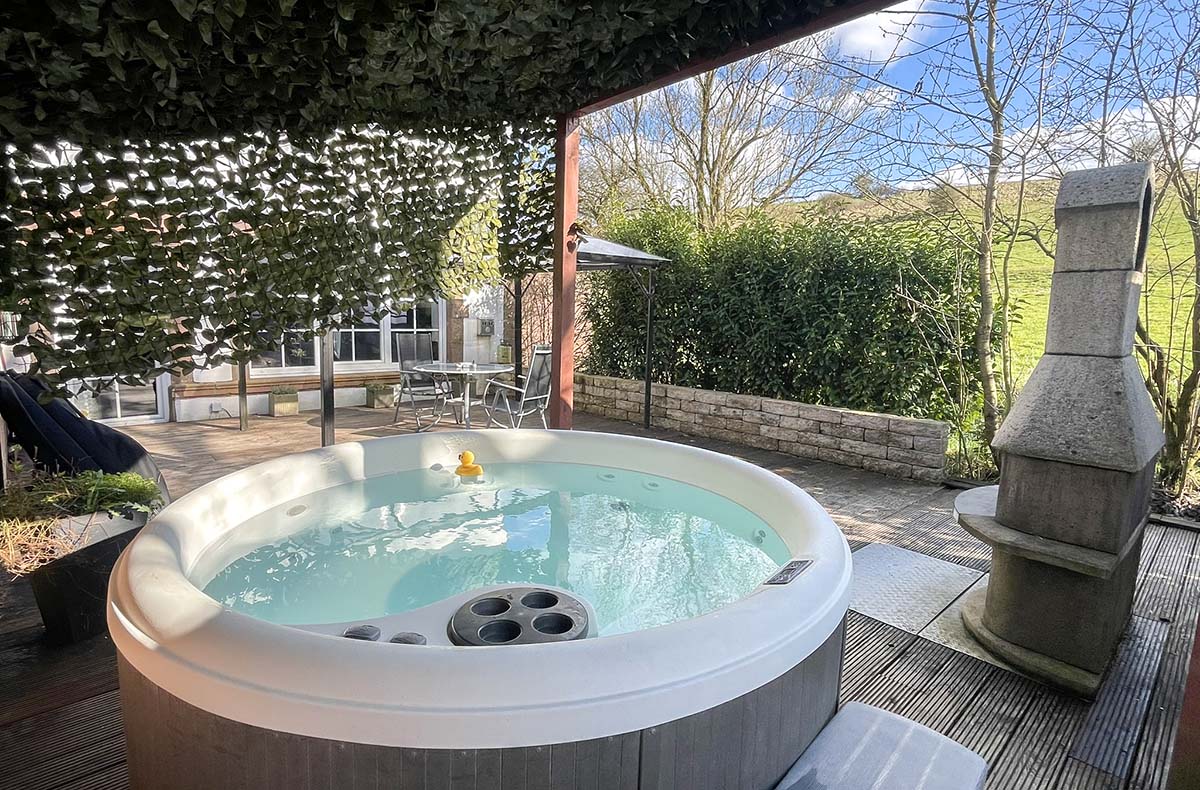 2 Tage Bubble Hotel mit Apartment und Whirlpool Raum Gerolstein für 2