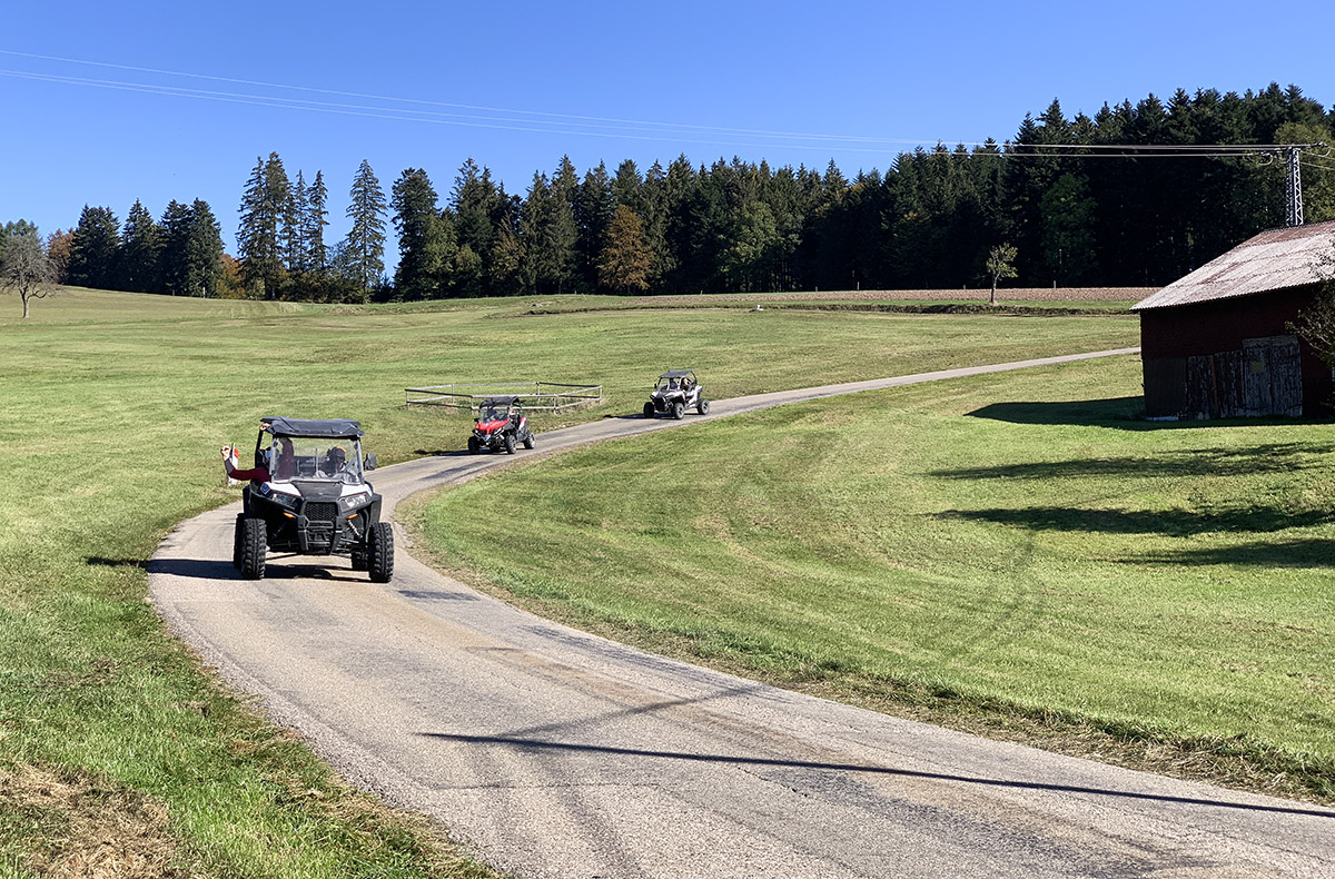 Side by Side Buggy Schwarzwald-Tour Meißenheim (5 Std.) - Offroad-Abenteuer im Schwarzwald: Buggy trifft Natur Side by Side Buggy Schwarzwald-Tour Meißenheim (5 Std.) - Offroad-Abenteuer im Schwarzwald: Buggy trifft Natur
